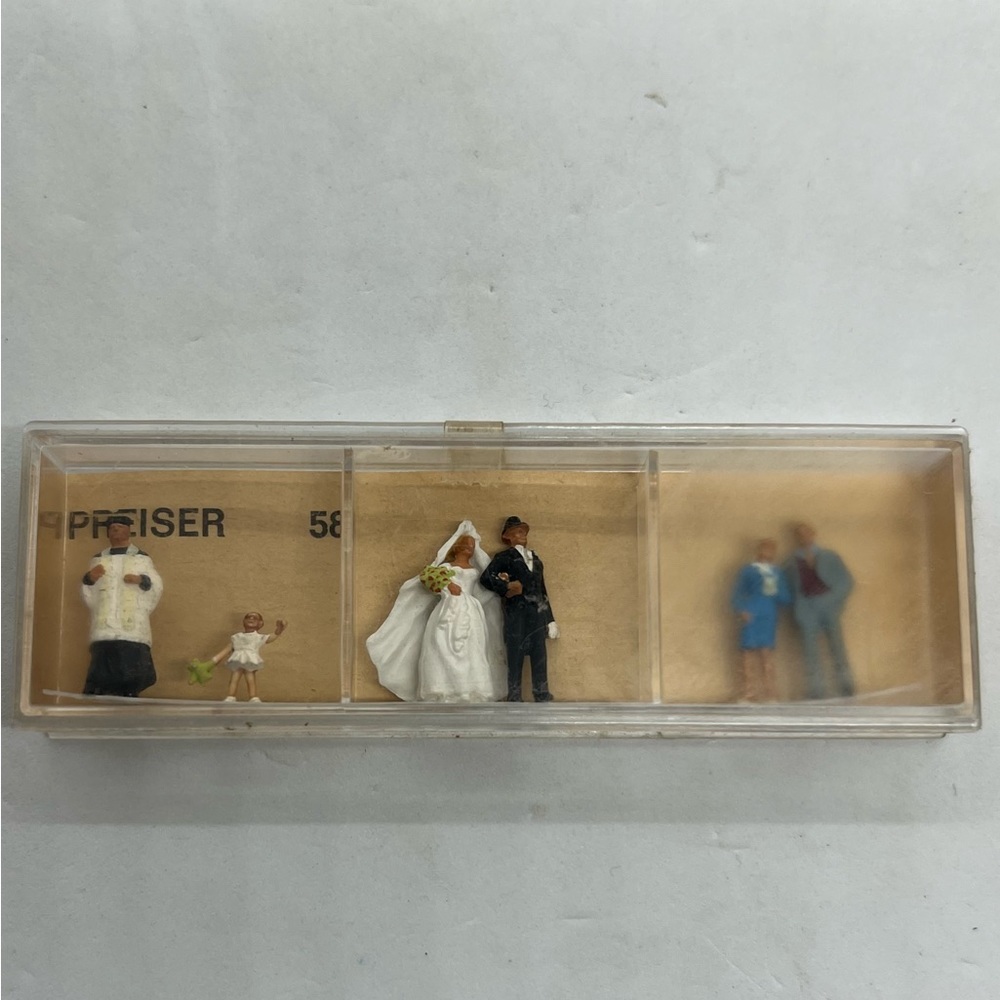 Vintage (New) PREISER HO Scale 58 Bridal Party Set Priest Bride Groom Guests